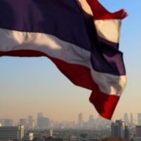 Betreiber im Tourismus-, Gastronomie-, Immobilien- und Einzelhandelssektor fordern eine strengere Durchsetzung der Gesetze, um Expats daran zu hindern, sich an illegalen Geschäften in Thailand zu beteiligen. Unternehmer kritisieren die Regierung, weil sie die Gesetze gegen illegale ausländische Unternehmen in Thailand nicht durchsetzt.