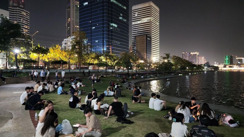 Die Bangkok Metropolitan Administration (BMA) erklärte gestern Abend (29. März), dass alle 81 Brücken und Überführungen der Metropole nach dem schweren Erdbeben in der myanmarischen Stadt Mandalay gestern um 13.20 Uhr wieder sicher benutzt werden könnten, berichtete der Fernsehsender Channel 7.