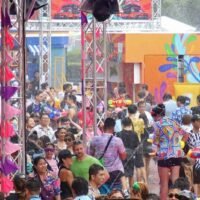 Gesponserte Veranstaltungen erregen den Zorn der Abstinenzler, da die Alkoholgesetze „an den Feiertagen“ missachtet wurden. Während der Songkran-Feiertage kam es immer wieder zu Verkäufen alkoholischer Getränke an Minderjährige und zu illegaler Werbung für alkoholische Getränke, sagt StopDrink Network, eine von einer Nichtregierungsorganisation betriebene Alkoholüberwachungsorganisation.