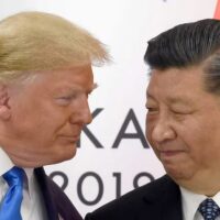 China hat gewarnt, dass es gegen Länder zurückschlagen werde, die auf seine Kosten Abkommen mit den USA schließen, da der Handelskrieg offenbar auch andere Länder in den Krieg hineinzieht. China drohte am Montag (21. April) mit Gegenmaßnahmen gegen Länder, die den USA „beschwichtigen“, indem sie auf Kosten Pekings Handelsabkommen mit Washington abschließen.