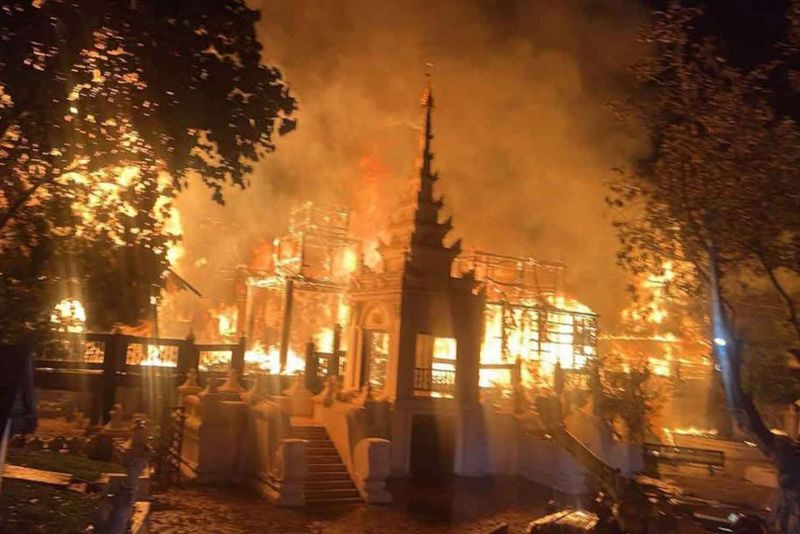 Ein Feuer zerstörte am frühen Mittwochmorgen den Spa-Komplex des hochverschuldeten Dhara Dhevi Hotels im Lanna-Stil im Bezirk Muang. Es gab keine Verletzten.Der Brand wurde gegen 2 Uhr morgens gemeldet. Dutzende Feuerwehrleute und Löschfahrzeuge rückten aus. Sie brauchten rund zwei Stunden, um den Brand unter Kontrolle zu bringen.
