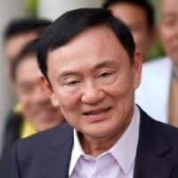 Die thailändische Menschenrechtskommission (NHRC) verschärft ihre Klage gegen den verlängerten Krankenhausaufenthalt des ehemaligen Premierministers Thaksin Shinawatra. Die NHRC forderte den Ombudsmann auf, einen Gerichtsbeschluss zur Aufhebung der Entscheidung zu erwirken, die Thaksin eine 181-tägige Behandlung im Police General Hospital statt in einem Gefängnis gestattet.