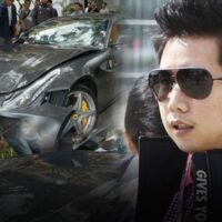 Heute, am 22. April, fällt der Vorhang in einem packenden Korruptionsfall um Red-Bull-Erbe Vorayuth „Boss“ Yoovidhya. Obwohl Vorayuth nicht direkt vor Gericht steht, spielt er eine zentrale Rolle im Fall der Beweismittelfälschung bei einem Fahrerfluchtunfall im Jahr 2012. Heute verkündet das Gericht sein Urteil in dieser hochriskanten und folgenschweren Rechtssaga.