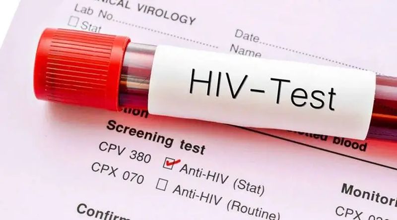 Das thailändische Gesundheitsministerium schlägt Alarm, da Feste und Feierlichkeiten unbeabsichtigte Gesundheitsrisiken bergen könnten. Während der Feierlichkeiten steigt der Alkoholkonsum, was zu ungeschütztem Geschlechtsverkehr führen kann und die Gefahr einer HIV-Übertragung erhöht. Das Ministerium setzt sich für Prävention ein, um die Bevölkerung zu informieren und zu schützen.