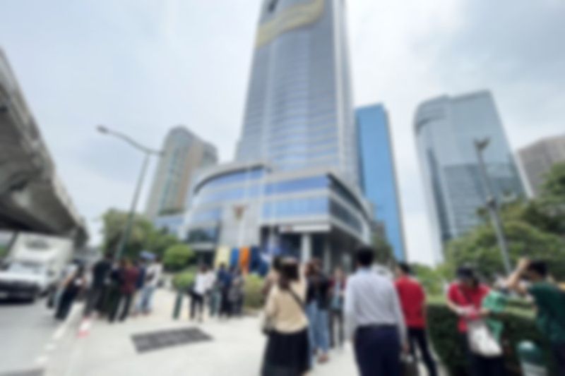 Nach einem Erdbeben in Thailand haben die Behörden in Bangkok und den Provinzen mehr als 6.900 Gebäude überprüft. 55 Gebäude wurden als zu beschädigt eingestuft, um genutzt zu werden, und daraufhin geschlossen.
