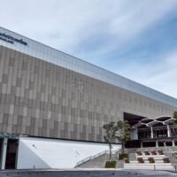 In einem energischen Schritt entschied sich der geldpolitische Ausschuss der Bank von Thailand für eine Senkung des Leitzinses um 25 Basispunkte auf nunmehr 1,75 Prozent. Diese Entscheidung, die vom Ausschusssekretär Sakkapop Panyanukul angekündigt wurde, steht im Einklang mit der Notwendigkeit, eine düstere Wirtschaftsprognose zu bewältigen und sich an die zunehmenden globalen Wirtschaftsrisiken anzupassen.