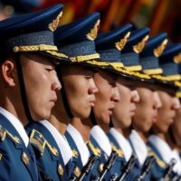 China und Thailand bekunden ihre Bereitschaft zur Stärkung der militärischen Beziehungen. Der chinesische Verteidigungsminister Dong Jun traf sich am Freitag in Peking mit Songwit Noonpackdee, dem Oberbefehlshaber der Verteidigungskräfte der Königlich Thailändischen Streitkräfte. Beide Seiten äußerten ihre Bereitschaft, die Zusammenarbeit zu verstärken.