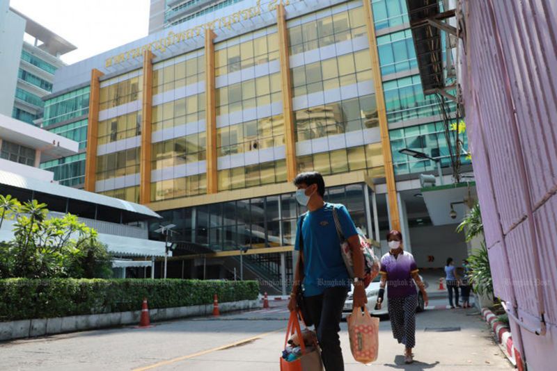 Der Gesundheitsminister hat Bedenken hinsichtlich des Überprüfungsprozesses für drei Ärzte geäußert, die den ehemaligen Premierminister Thaksin Shinawatra während seines umstrittenen Aufenthalts im Police General Hospital (PGH) behandelt hatten, nachdem die angeforderten zusätzlichen Dokumente nicht vorgelegt wurden.