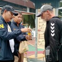 Ein deutscher Mann war gestrandet und wurde verzweifelt in der Gegend von Jomtien Beach in Pattaya aufgefunden, nachdem ihn seine thailändische Frau aus seinem Haus geworfen hatte , bestätigten lokale Behörden.