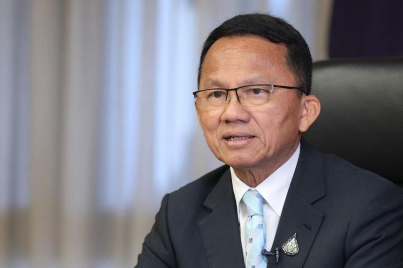 Gesundheitsminister Somsak Thepsutin hat das Disziplinarverfahren der thailändischen Ärztekammer gegen drei Ärzte, die an der Entscheidung über die Krankenhauseinweisung des ehemaligen Premierministers Thaksin Shinawatra beteiligt waren, abgelehnt. Angesichts des politischen und öffentlichen Interesses an dem Fall kam dieser Schritt nicht überraschend.