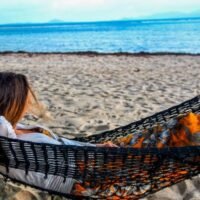 Anlässlich der Feierlichkeiten zum 50-jährigen Jubiläum der thailändisch-chinesischen Beziehungen veranstaltet die Regierung eine Großveranstaltung mit dem Namen „Sawadee Ni Hao“, um in der zweiten Jahreshälfte mehr chinesische Touristen nach Thailand zu locken, berichtete der Fernsehsender Channel 7 heute Morgen (22. Mai).