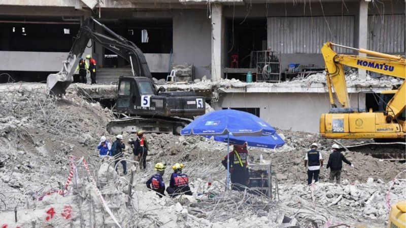 Die Behörden werden voraussichtlich nächste Woche Haftbefehle gegen drei Gruppen erlassen, die mit dem jüngsten Einsturz des im Bau befindlichen Gebäudes des staatlichen Rechnungshofs in Verbindung stehen. Das Gebäude stürzte nach dem Erdbeben am 28. März ein und löste eine umfassende Untersuchung durch das Metropolitan Police Bureau aus.
