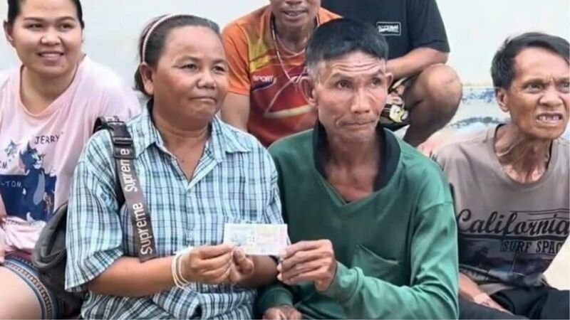 In ihrer Residenz im Unterbezirk Lin Fa, Bezirk Yang Chum Noi, versammelten sich gestern, am 2. Mai, Familie und Einheimische, um dem 58-jährigen Lamphong und seiner 56-jährigen Frau Kanokwan zu gratulieren, die mit dem Los Nr. 213388 den ersten Preis in der thailändischen Regierungslotterie gewonnen haben .