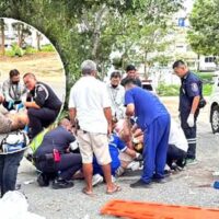 Ein 36-jähriger Brite kämpft um sein Leben, nachdem er in der Nähe des Provinzgerichts von Pattaya mehrfach mit Messern attackiert und aus einem fahrenden Auto geworfen wurde. Zeugenaussagen zufolge soll eine ausländische Bande den brutalen Angriff am helllichten Tag verübt und anschließend geflohen sein. Die Polizei fahndet nach drei Verdächtigen.
