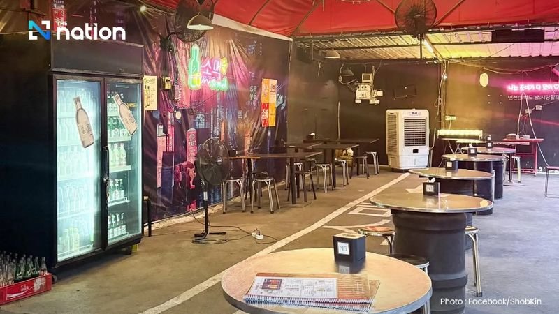 Ein Wirtschaftlicher Einbruch zwingt Geschäfte und Restaurants zur Schließung. „Der Pachtvertrag für The One Ratchada endet unerwartet – Verkäufer wurden überrumpelt; Yaowarat verzeichnet einen starken Rückgang der Touristenzahlen; Banthat Thong erlebt eine anhaltende Welle von Geschäftsübertragungen.“