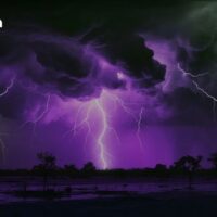 Nach Angaben des thailändischen Wetterdienstes (TMD) werden Ausbrüche von Sommerstürmen erwartet, die Gewitter, böige Winde, Hagel, vereinzelte starke Regenfälle und mögliche Blitzeinschläge im oberen Teil des Landes mit sich bringen.