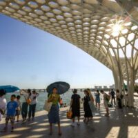 Shenzhen, das Technologiezentrum im Süden Chinas, meldete in diesem Jahr einen Zustrom ausländischer Besucher. Dieser ist auf die Ausweitung der visafreien Einreise in das Land und die Integration der Greater Bay Area zurückzuführen, einer Region, die die Provinz Guangdong, Hongkong und Macau umfasst.