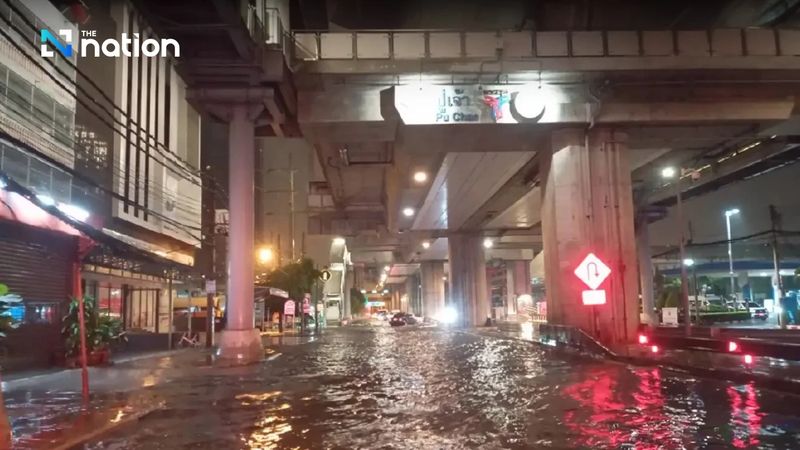 Starke Regenfälle am frühen Morgen (1. Mai) haben zu großflächigen Überschwemmungen in der Provinz Samut Prakan geführt und schwere Verkehrsstaus und schwierige Fahrbedingungen verursacht – insbesondere für kleine Fahrzeuge.