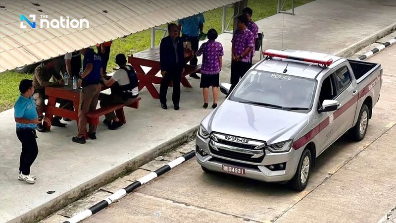 Eine Schule in Suphan Buri evakuiert ihre Schüler, nachdem ein bewaffneter Mann drei Schüler in der Nähe der Schulzone getötet hat. Bei dem Angriff gab es den Berichten zufolge drei Todesopfer (zwei Frauen und einen Mann) und einen Verletzten.