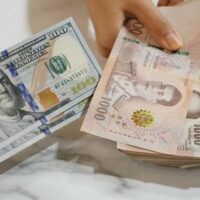 Der thailändische Baht gerät diese Woche erneut unter Druck, da er gegenüber dem steigenden US-Dollar schwankt. Grund dafür ist eine vorübergehende Pause im Zollkrieg zwischen den USA und China. Währungsanalysten erwarten, dass der Baht aufgrund der Schwankungen der globalen Marktstimmung gegenüber dem Dollar auf 33,80 fallen könnte.