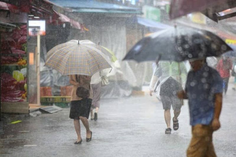 Die thailändische Wetterbehörde (TMD) hat Alarm geschlagen und schwere Gewitter vorhergesagt, die heute in 55 Provinzen Thailands wüten werden . In den betroffenen Gebieten ist mit heftigen Regenfällen, starken Winden und sogar Hagel zu rechnen, insbesondere im Nordosten, der die Hauptlast der Sommerstürme mit böigem Wind und vereinzeltem Hagel tragen wird.