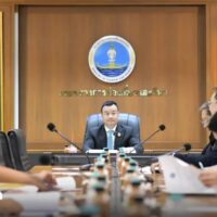 Thailand steht vor einer Tourismuskrise, da die Zahl ausländischer Ankünfte stagniert. Minister drängt auf dringende Maßnahmen Die Zahl der ausländischen Touristen in Thailand sinkt auf ein kritisches Niveau, was den Tourismus- und Sportminister Sorawong Thienthong dazu veranlasste, sich mit Vertretern des privaten Sektors zu treffen, um das Problem dringend anzugehen und seine Auswirkungen zu mildern.