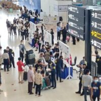 Thailand verstärkt seine Bemühungen, gegen kriminelle Aktivitäten ausländischer Staatsbürger vorzugehen. Die neu angekündigten Maßnahmen könnten zu strengeren Kontrollen für internationale Einreisende führen. Der nationale Polizeichef, General Kittharath Punpetch, hat die Einwanderungsbehörde angewiesen, die Überprüfungsverfahren für einreisende Ausländer zu verschärfen.
