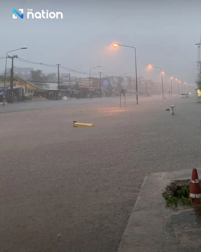 Die thailändische Wetterdienstbehörde gab heute am Donnerstag (12. Juni) bekannt, dass die Monsunrinne weiterhin über dem unteren Norden und oberen Nordosten Thailands liegt, während über der Andamanensee, dem Süden und dem Golf von Thailand ein starker Südwestmonsun herrscht. Diese Bedingungen werden voraussichtlich in weiten Teilen des Landes vereinzelt heftige Regenfälle mit sich bringen, im Nordosten werden vereinzelt sehr heftige Schauer erwartet.