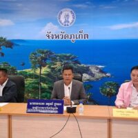Unternehmen schlagen Zoneneinteilung vor, um Beschwerden von Menschen zu reduzieren, die sich durch die Freizeitnutzung von Cannabis gestört fühlen Unternehmen in Phuket sagen, dass der weit verbreitete Cannabiskonsum auf der südlichen Touristeninsel – wo es 1.500 Cannabis-Läden gibt – begonnen hat, sich negativ auf den Tourismus in Thailand auszuwirken.