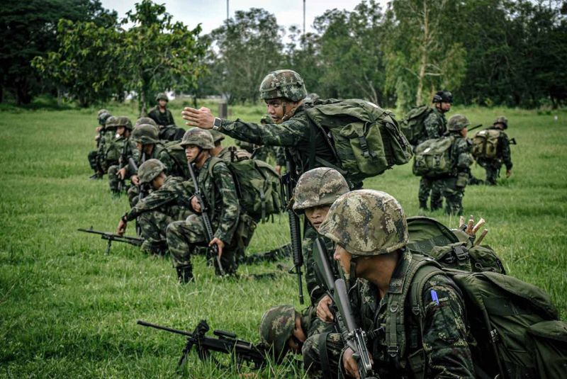 In einer auf ihrer Facebook-Seite veröffentlichten Erklärung erklärte die Regierung, dass der Schutz der thailändischen Souveränität und des Territoriums sowie Lösungen auf der Grundlage friedlicher Mittel, des Völkerrechts und der Humanität für sie oberste Priorität hätten.