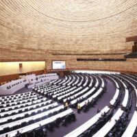 Die Machtkämpfe innerhalb der thailändischen Koalitionsregierung kommen zu einem gefährlichen Zeitpunkt, da der Privatsektor befürchtet, dass die Wirtschaft Schaden nehmen könnte, wenn sich die Wahlen und die Kabinettsbildung in die Länge ziehen und die Auszahlungen sowie die Touristenströme verlangsamen.