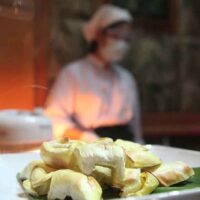 In der Nebensaison könnte es im Hotelsektor zu Massenentlassungen kommen, wenn die Regierung wie geplant zustimmt, den Mindestlohn ab nächster Woche auf 400 Baht anzuheben. Gleichzeitig hat die Thai Hotels Association (THA) eine Petition an den Premierminister gerichtet, in der sie die Aufhebung dieser Regelung fordert.