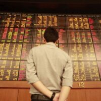 Die Grenzkonfrontation zwischen Thailand und Kambodscha hat an den regionalen Börsen für Nervosität unter den Anlegern gesorgt. Der Index der thailändischen Börse (SET) ist seit dem 15. Mai um 4,8 Prozent gefallen.
