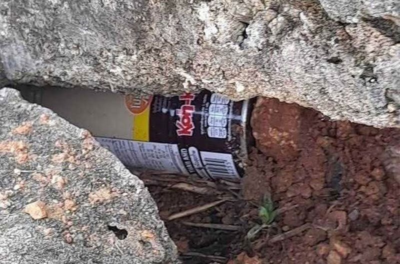 Ein verdächtiger Gegenstand wurde am Donnerstag in der Nähe des Sonnenuntergangs-Aussichtspunkts am Kap Promthep in Phuket gefunden. Der Gegenstand wurde sicher zerstört. (Foto: Polizei Phuket)