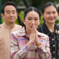 Kambodschanische Behörden haben die jüngsten Äußerungen des thailändischen Premierministers Paetongtarn Shinawatra als „irrational“ zurückgewiesen. Am 23. Juni erklärte Frau Shinawatra, Thailand habe im Zuge der Bekämpfung der grenzüberschreitenden Kriminalität die Strom-, Internet- und Öllieferungen nach Kambodscha eingestellt. Die kambodschanischen Behörden beteuern jedoch, diese Dienste eigenmächtig eingestellt zu haben.