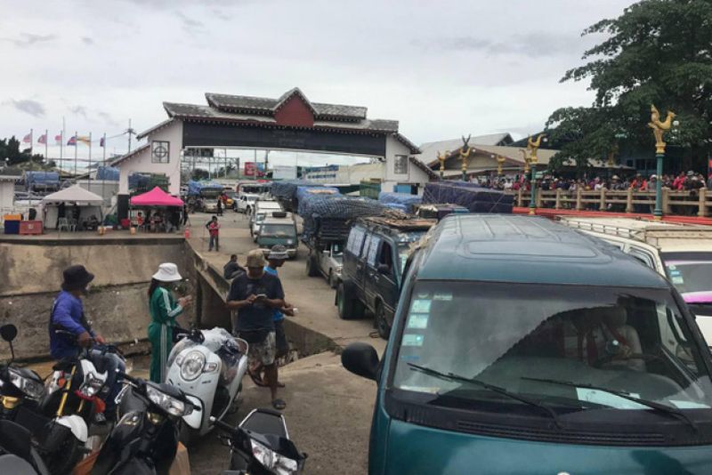 Die kambodschanische Regierung habe den internationalen Grenzübergang Duang in der Provinz Battambang zur Sicherheit ihrer Bürger vollständig geschlossen, berichtete die Khmer Times am Freitag unter Berufung auf Agence Kampuchea Press. Der Kontrollpunkt Duang liegt gegenüber von Ban Laem im Bezirk Pong Nam Ron von Chanthaburi.