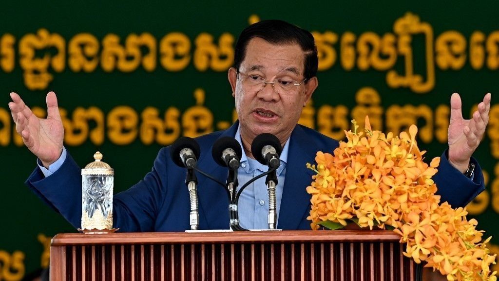 Thailand verschärft rechtliche Schritte gegen Kambodschas Senatspräsident Hun Sen und begründet dies mit einer Bedrohung der nationalen Sicherheit nach einem Audio-Leak. Das Cybercrime Investigation Bureau (CIB) wurde nach der Veröffentlichung eines Gesprächs zwischen Hun Sen und dem thailändischen Premierminister vom 15. Juni eingeschaltet.