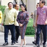 BANGKOK. Premierminister Paetongtarn Shinawatra bestritt, dass das durchgesickerte Telefongespräch mit dem kambodschanischen Senatspräsidenten Hun Sen dem Land geschadet habe, und droht mit einem Gerichtsverfahren.