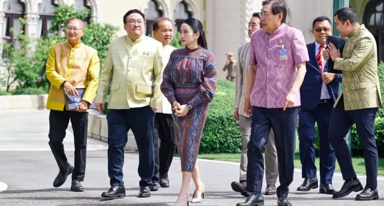 BANGKOK. Premierminister Paetongtarn Shinawatra bestritt, dass das durchgesickerte Telefongespräch mit dem kambodschanischen Senatspräsidenten Hun Sen dem Land geschadet habe, und droht mit einem Gerichtsverfahren.