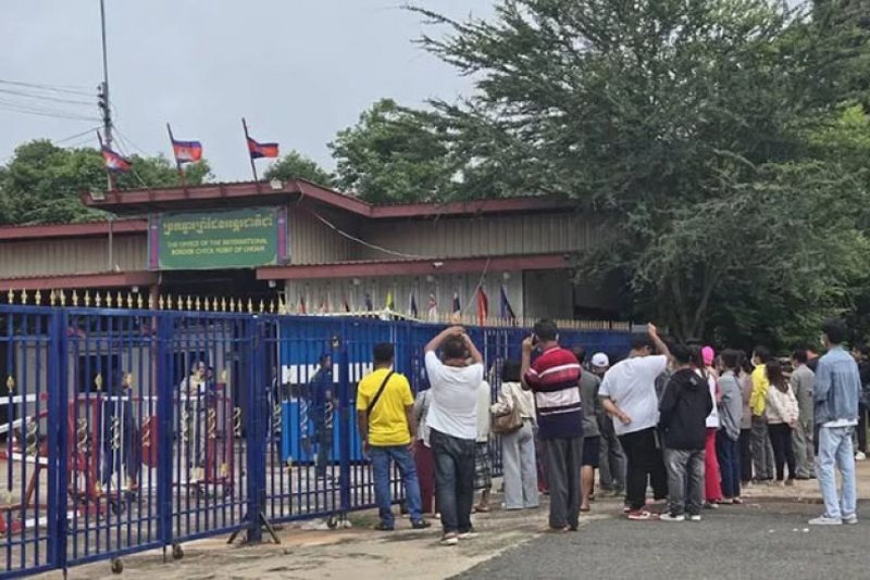 Kambodscha besteht darauf, dass Thailand alle Grenzkontrollpunkte wieder vollständig öffnet. Premierminister Hun Manet sagt, er werde innerhalb von fünf Stunden reagieren.Kambodscha werde die Grenzkontrollpunkte geschlossen halten, bis Thailand den ersten Schritt zur Wiederaufnahme des vollen Betriebs unternehme, sagte der kambodschanische Premierminister Hun Manet am Montag.