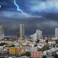 Die thailändische Wetterdienstbehörde berichtete am Samstag, dass sich der Südwestmonsun über der Andamanensee, Thailand und dem Golf verstärkt, während ein Tiefdruckgebiet über Nordvietnam zu feuchteren Bedingungen beiträgt.