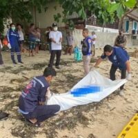 Die Leiche einer Britin, die während eines einmonatigen Urlaubs auf Koh Phangan ertrunken war, wurde vorgestern (3. Juni) am Strand von Chao Phrao gefunden. Sie trug einen orangefarbenen BH, aber keine Unterwäsche, berichtete die Zeitung Naewna.