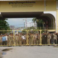 An der thailändisch-kambodschanischen Grenze herrscht erneut eine Krise. Trotz bestehender Vereinbarungen zum Truppenabzug haben die jüngsten Zusammenstöße langjährige Streitigkeiten neu entfacht.
