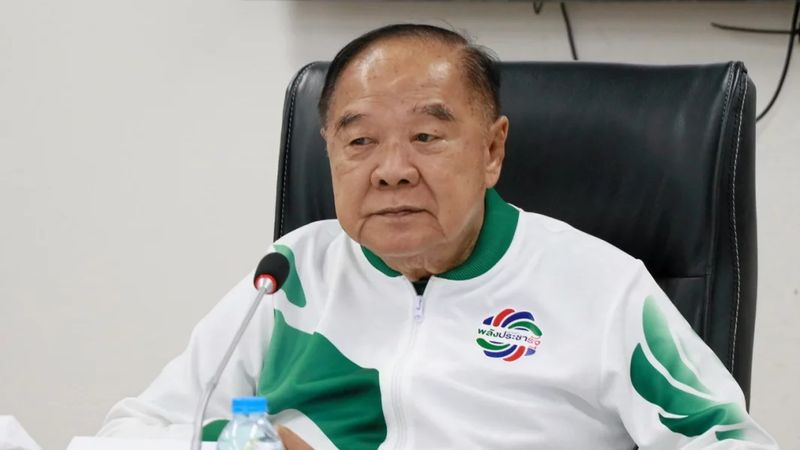 General Prawit Wongsuwan, Vorsitzender der Palang Pracharath Partei, ging auf Online-Gerüchte über einen Putsch ein und erklärte, dass es „keine weiteren“ Putsche geben sollte. General Prawit weist Putschgerüchte zurück und schlägt vor, sich auf eine stabile Regierungsführung zu konzentrieren. Er empfiehlt Premierministerin Paetongtarn, einen Rücktritt in Erwägung zu ziehen.