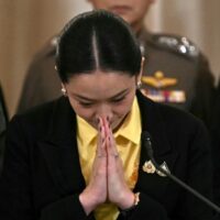 Premierministerin Paetongtarn Shinawatra steht nach der Veröffentlichung einer durchgesickerten Audioaufnahme ihres Gesprächs mit dem kambodschanischen Senatspräsidenten Hun Sen zunehmend unter Rücktrittsdruck.