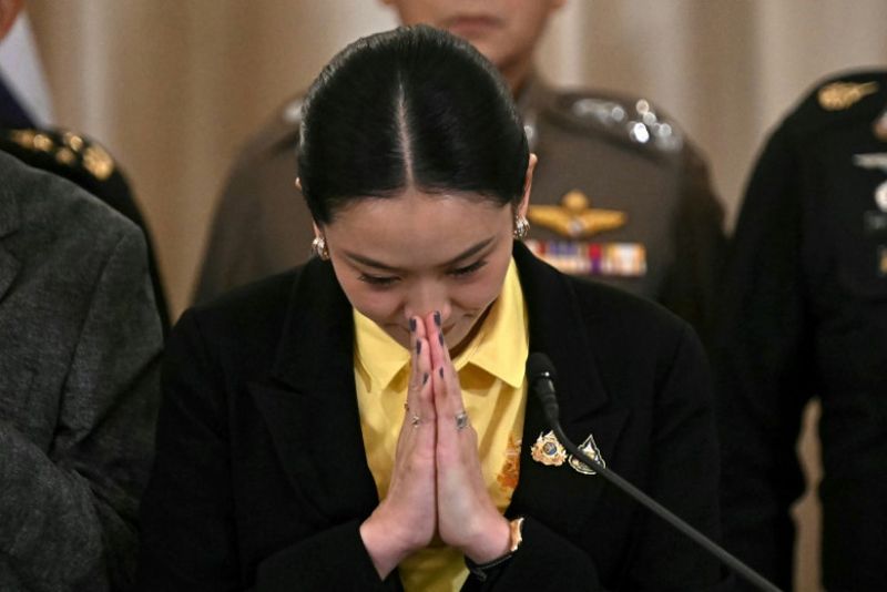 Premierministerin Paetongtarn Shinawatra steht nach der Veröffentlichung einer durchgesickerten Audioaufnahme ihres Gesprächs mit dem kambodschanischen Senatspräsidenten Hun Sen zunehmend unter Rücktrittsdruck.
