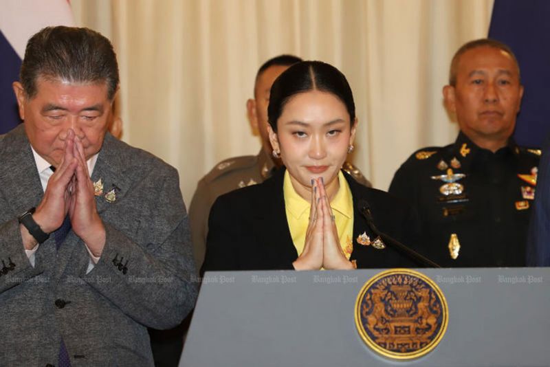 Der Senatssprecher hat Petitionen eingereicht, in denen er das Verfassungsgericht und die Nationale Antikorruptionskommission (NACC) auffordert, Premierministerin Paetongtarn Shinawatra von ihren Pflichten zu entbinden, nachdem ein kürzlich erfolgtes Telefongespräch mit dem kambodschanischen Senatspräsidenten Hun Sen durchgesickert war.