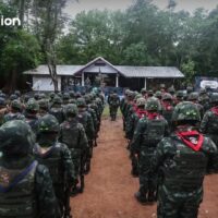 Generalleutnant Boonsin Padklang, Kommandeur der 2. Armeeregion, forderte die in Prasat Ta Muen Thom in der Provinz Surin stationierten Truppen auf, bei der Erfüllung ihrer Aufgaben entlang der thailändisch-kambodschanischen Grenze wachsam zu bleiben.