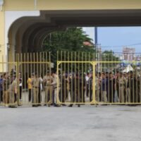 Aufgrund der wachsenden Spannungen mit Kambodscha hat die Erste Armee die Schließung der Grenzübergänge in Sa Kaeo angeordnet. Am 23. Juni erließ die Erste Armee einen von Generalleutnant Amarit Boonsuya unterzeichneten Befehl zur Kontrolle aller Grenzübergänge in der Provinz Sa Kaeo .