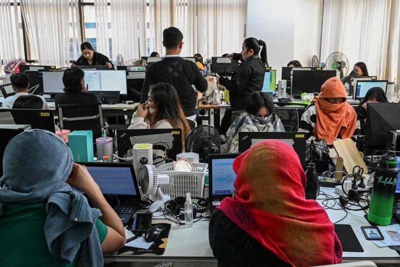 In einem erschütternden Bericht über Ausbeutung und Überleben berichtete der 18-jährige Thailänder Louis von seiner Flucht aus einem kambodschanischen Betrügerlager. Etwa ein Jahr lang gefangen, enthüllte er die düstere Realität von Menschenhandelsopfern, die gezwungen werden, Online-Betrügereien chinesischer Krimineller zu begehen.